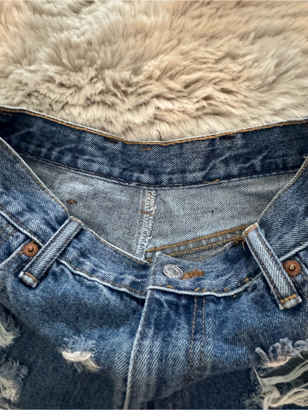 Levi’s Distressed Denim Cut Off Shorts |26 - Picture 8 of 10